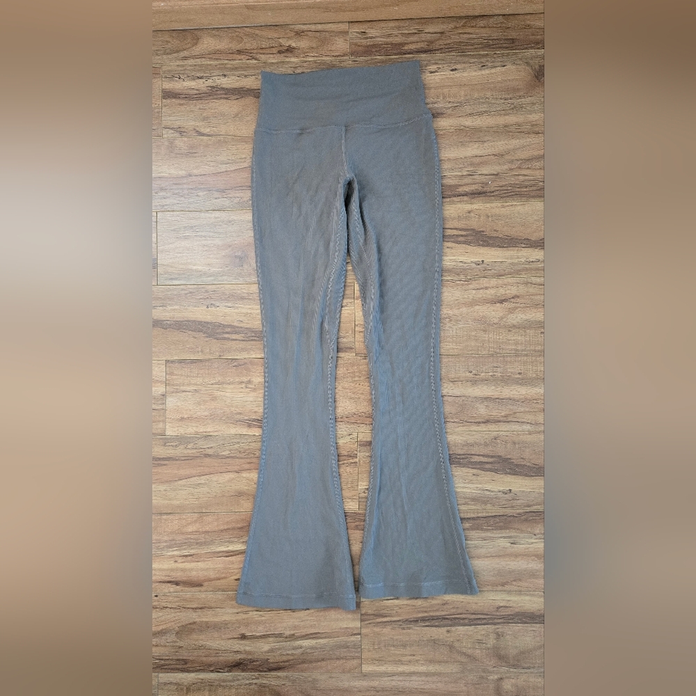 Lululemon athletica Taupe Ribbed Wide Leg Leggings size 6